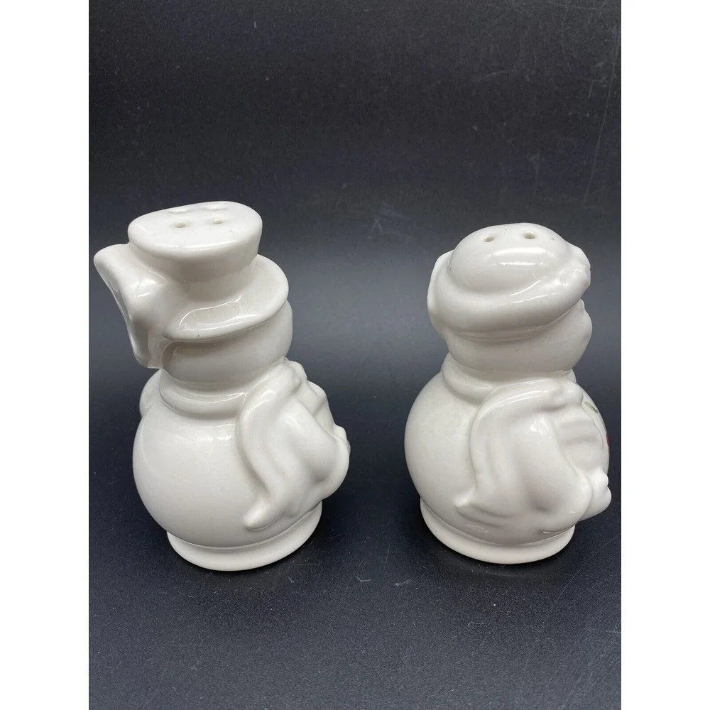 Pfaltzgraff Winterberry‎ Snowman Salt & Peper Shaker Set with Stoppers